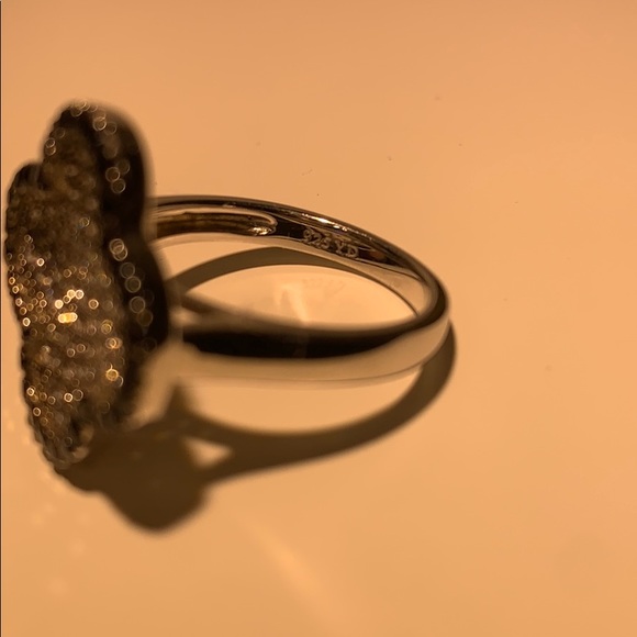 Clover Ring - Picture 8 of 8